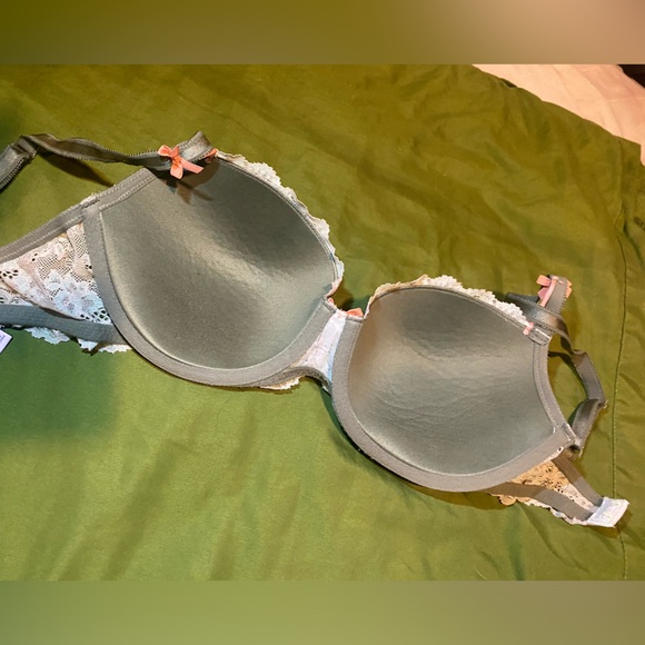 Victoria Secret Bra - Picture 2 of 2